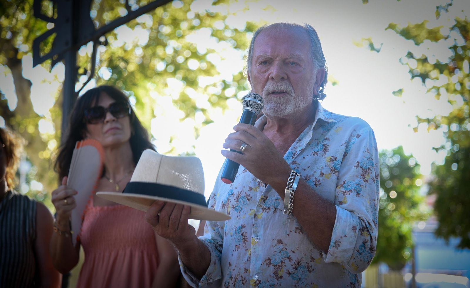 Concentración de protesta de la plataforma contra el mosquito del virus del Nilo