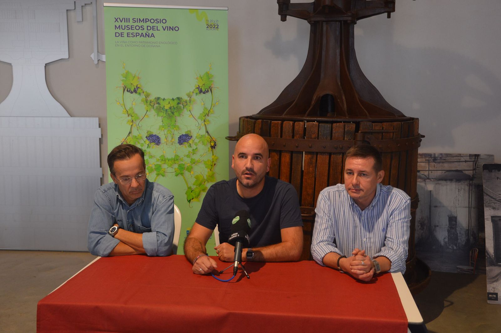 Presentación del simposio en Almonte.