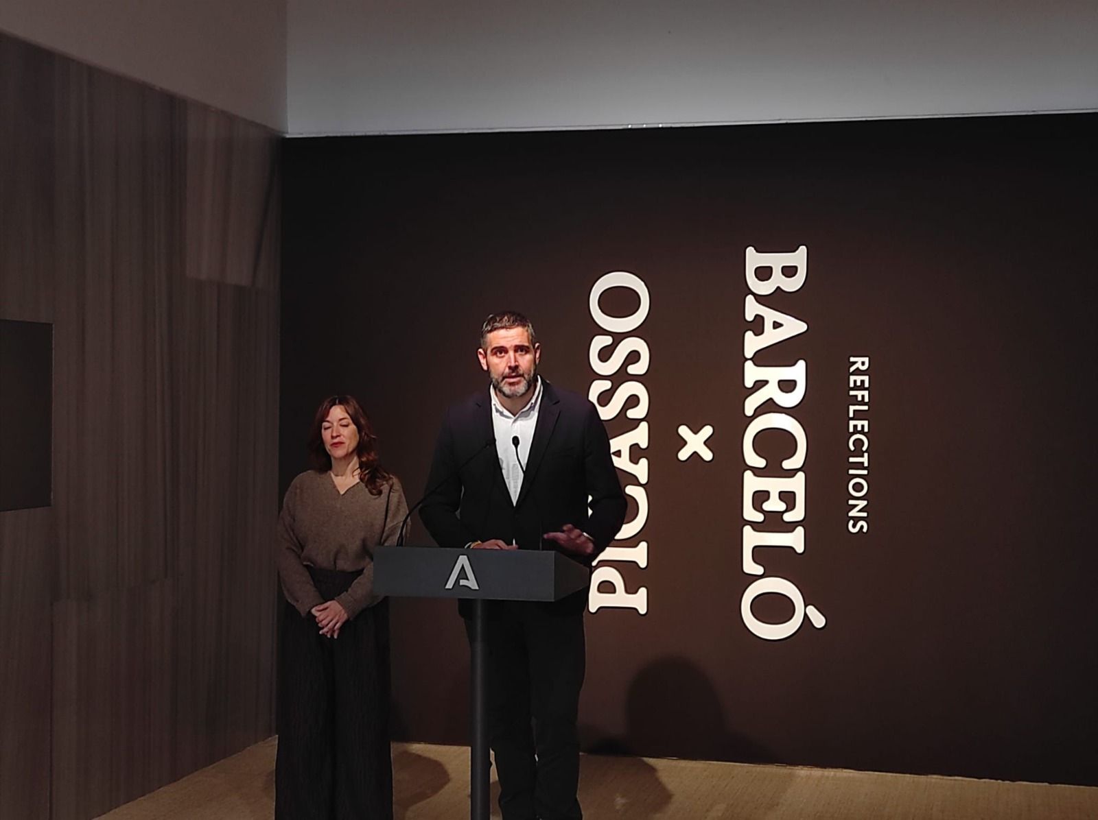 Tania Fábrega, directora del Museo con Juan José Alonso.