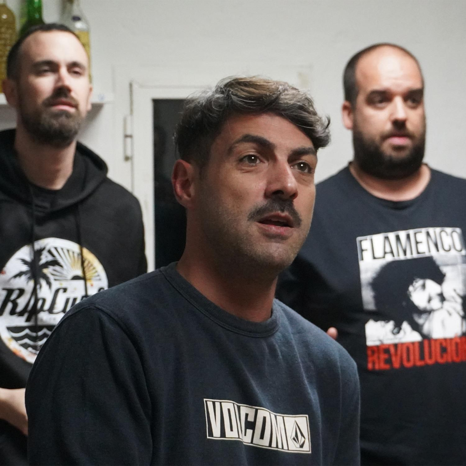 Antonio Álvarez 'El Bizcocho', durante un ensayo de su chirigota.