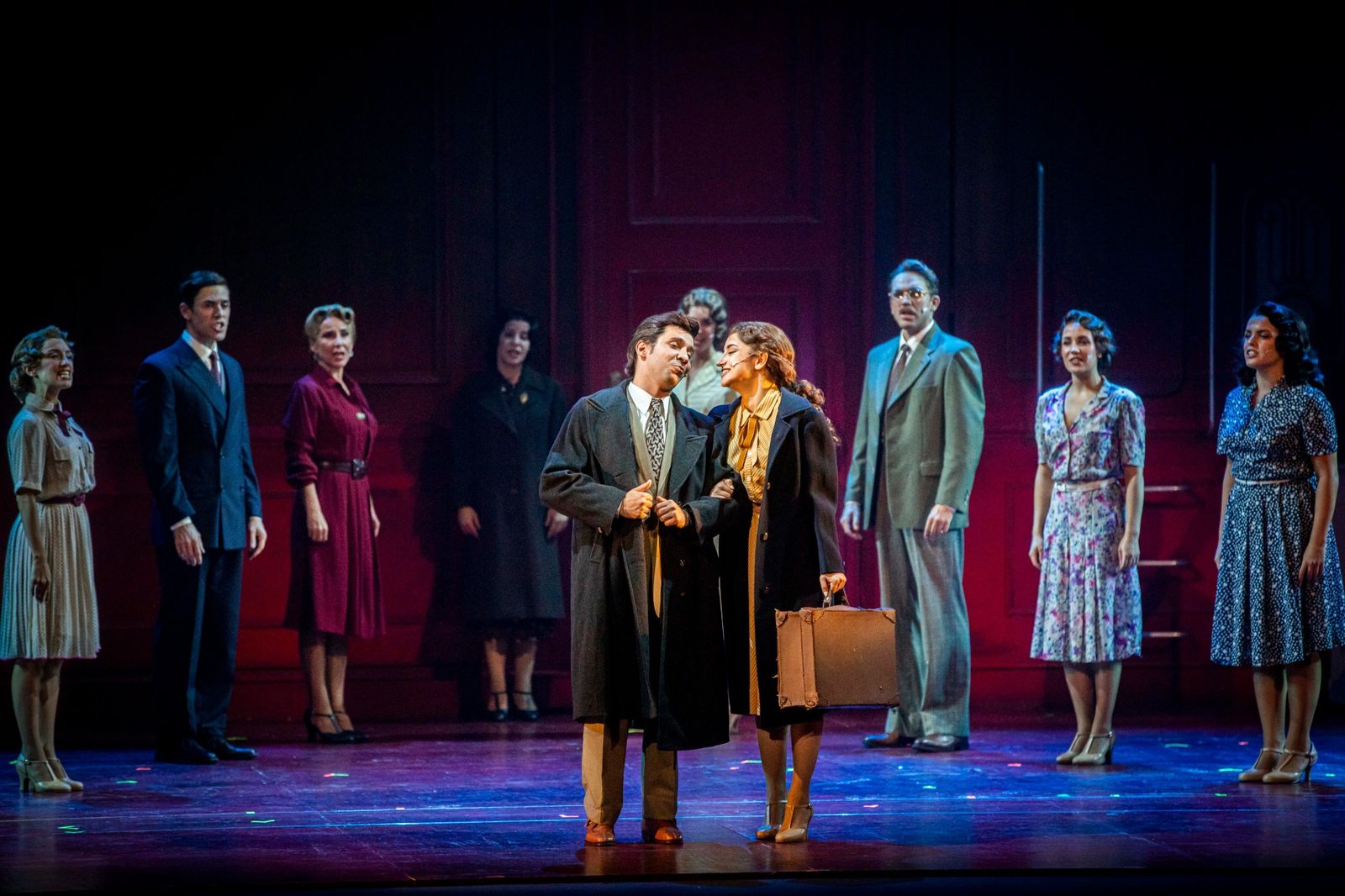 Imágenes del musical 'El tiempo entre costuras' en el Gran Teatro Falla