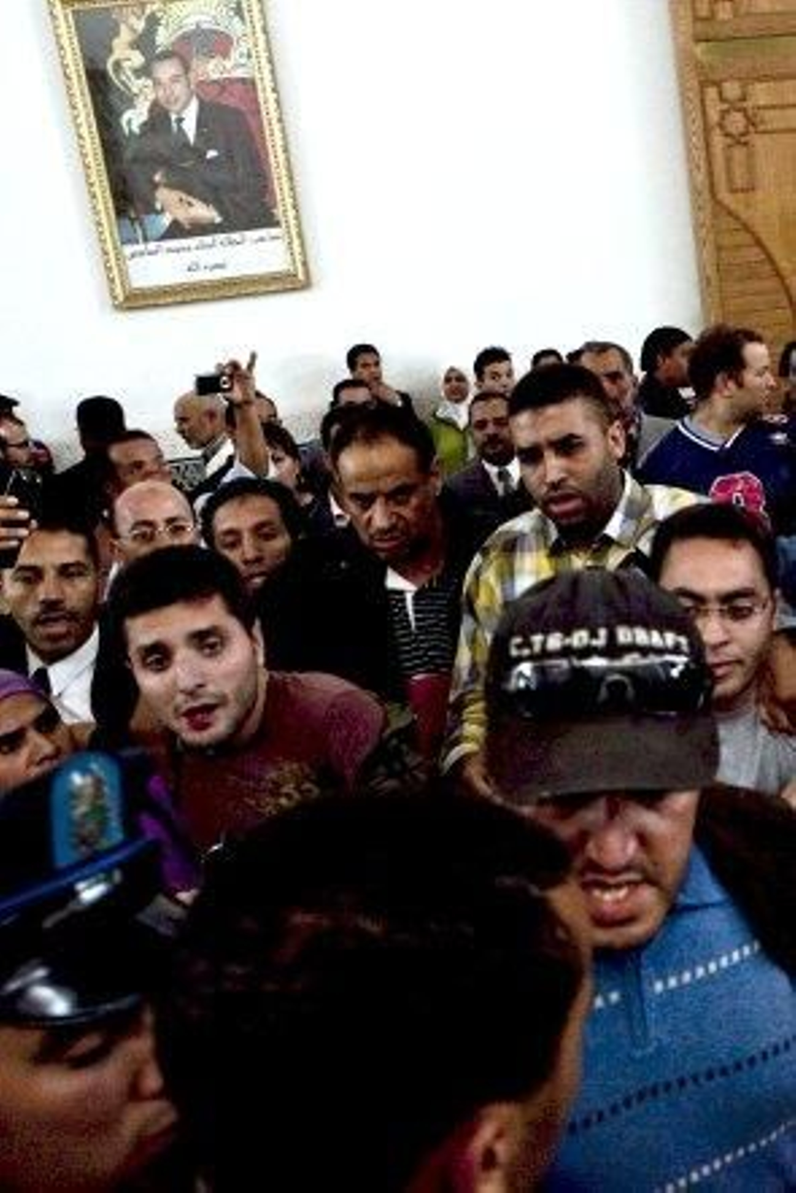 Agreden a dos periodistas españoles en un juicio contra activistas saharauis en Marruecos Agreden a dos periodistas españoles en un juicio contra activistas saharauis en Marruecos