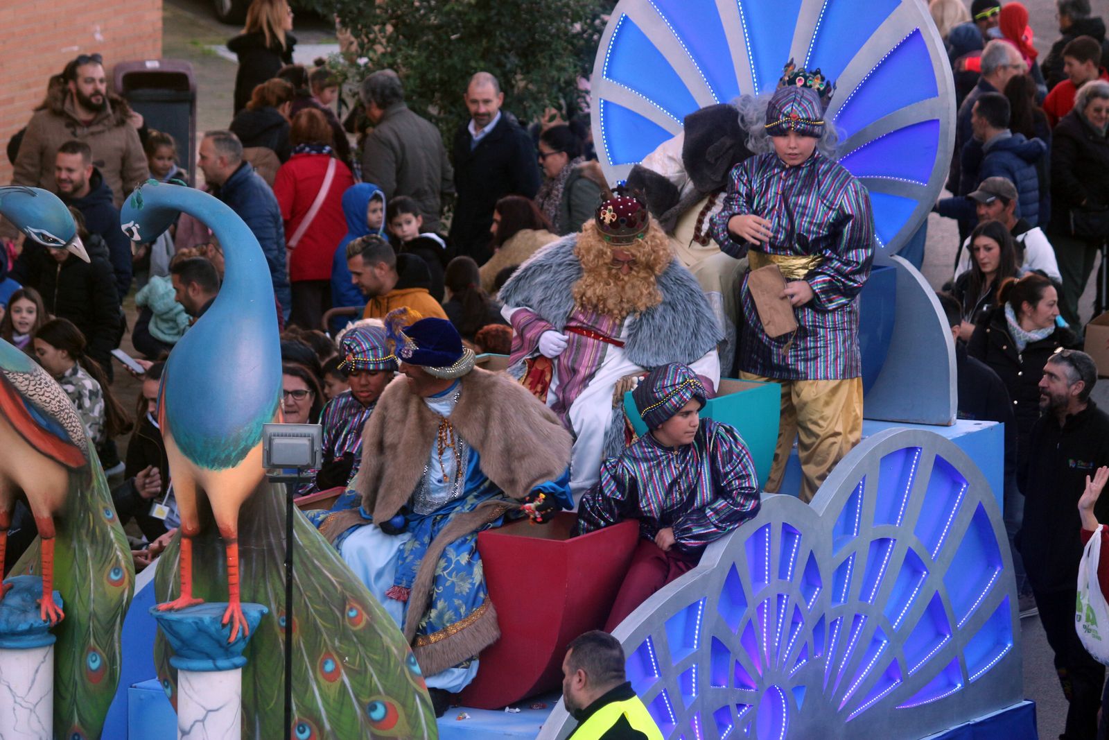 Los Reyes Magos visitan la barriada Río San Pedro