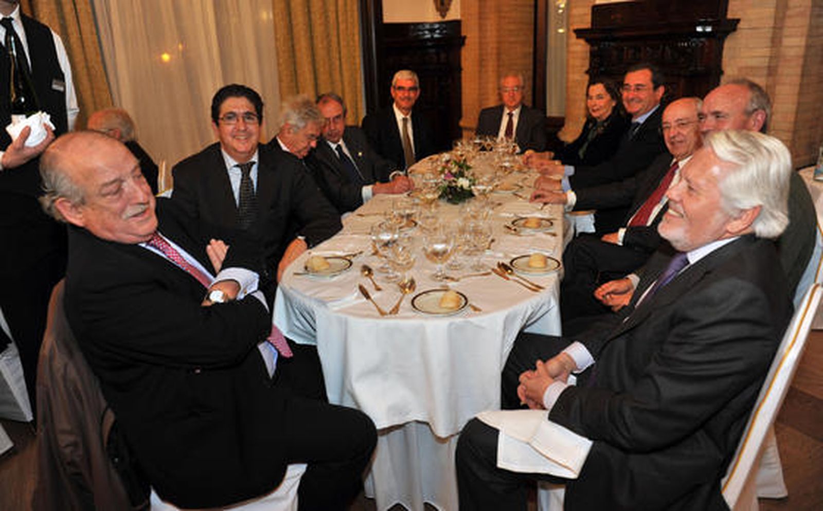 Jesús Bores, José Joaquín Gallardo, Francisco baena Bocanegra, Guillermo Jiménez, Ángel Navarro, Javier Lasarte, María Isabel López Brenkmann, Antonio Fragero, Manuel del Valle, Francisco casero y Francisco Ballester. / Reportaje gráfico: Antonio Pizarro / Juan Carlos Muñoz / Juan Carlos Vázquez