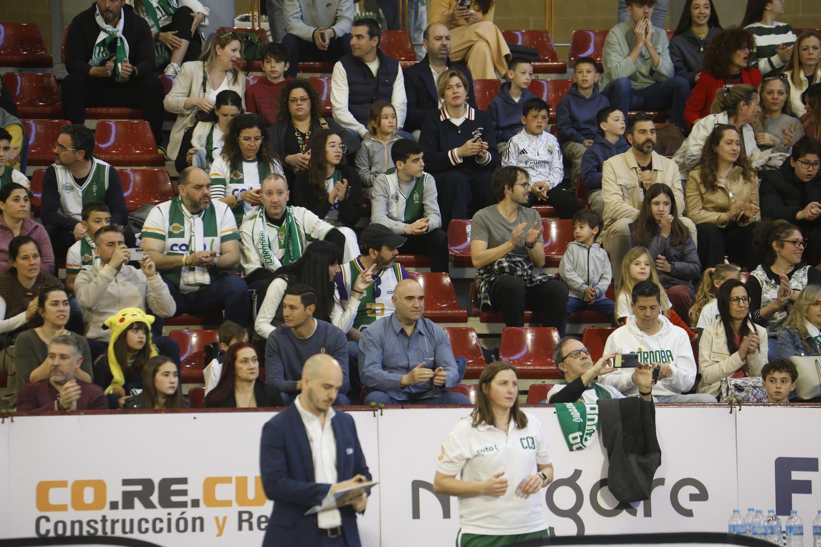 Las mejores fotos del ambiente en Vista Alegre para el Coto Córdoba - Albacete