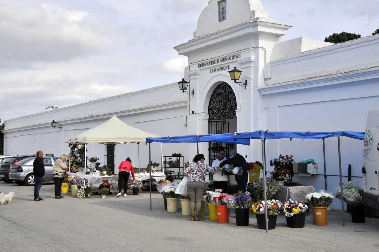 Portada del cementerio de San Miguel, en Arcos.