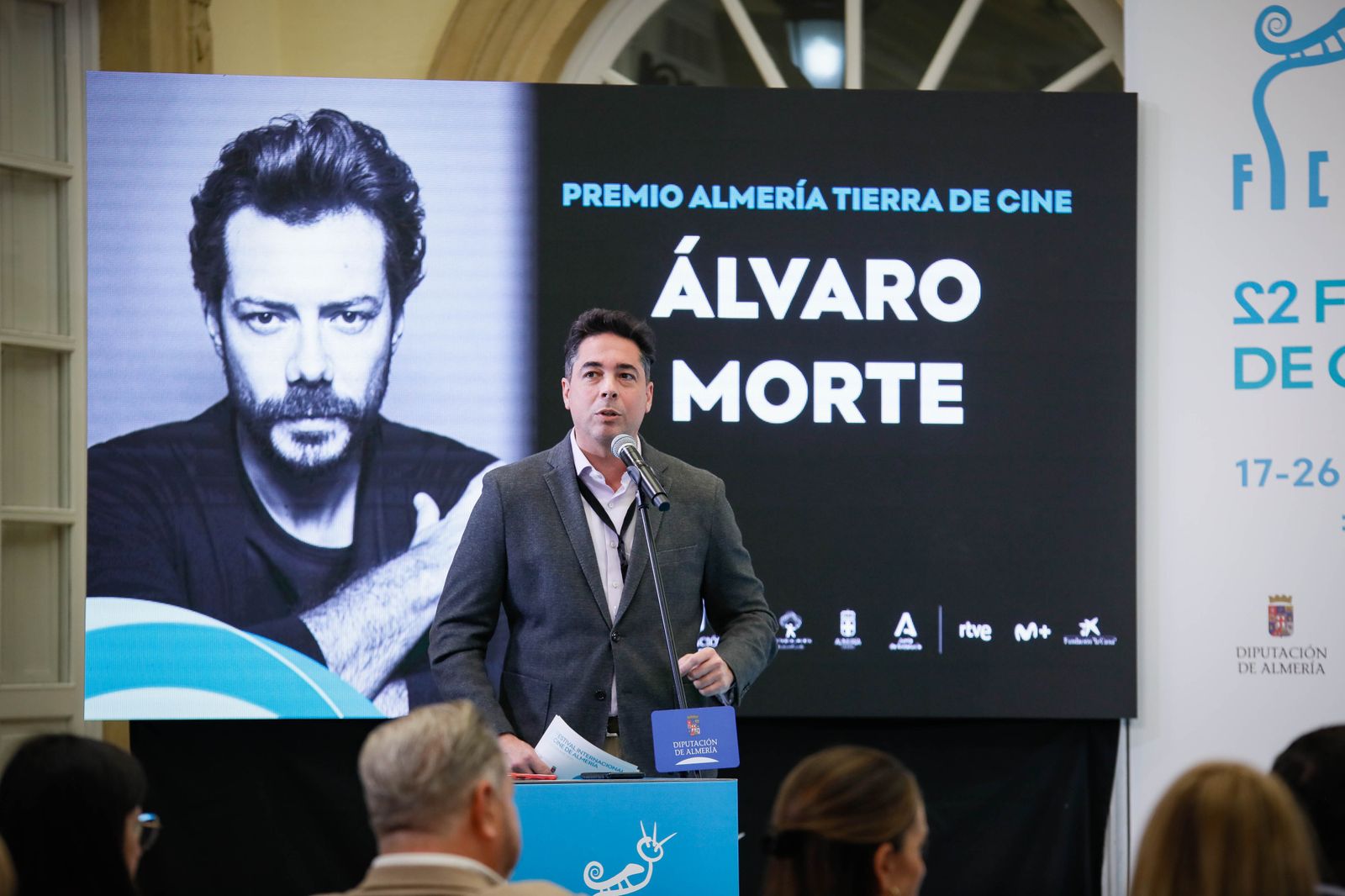 Imágenes en el paseo de la fama de Álvaro Morte