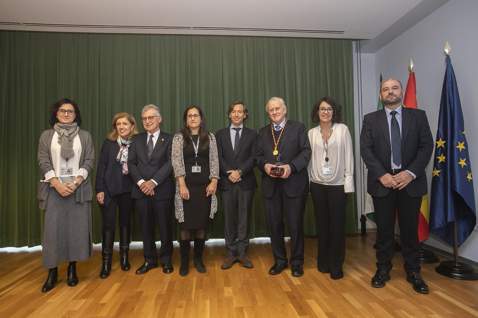 Autoridades, junto a Valentín Fuster.
