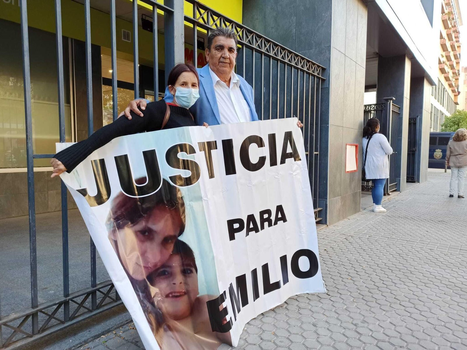 Sara Casas y José Maldonado, este martes en los juzgados de Familia de Sevilla.