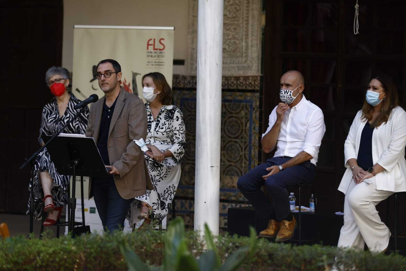 Rafael Jurado, este lunes durante la presentación de la Feria del Libro de Sevilla en el Espacio Santa Clara.