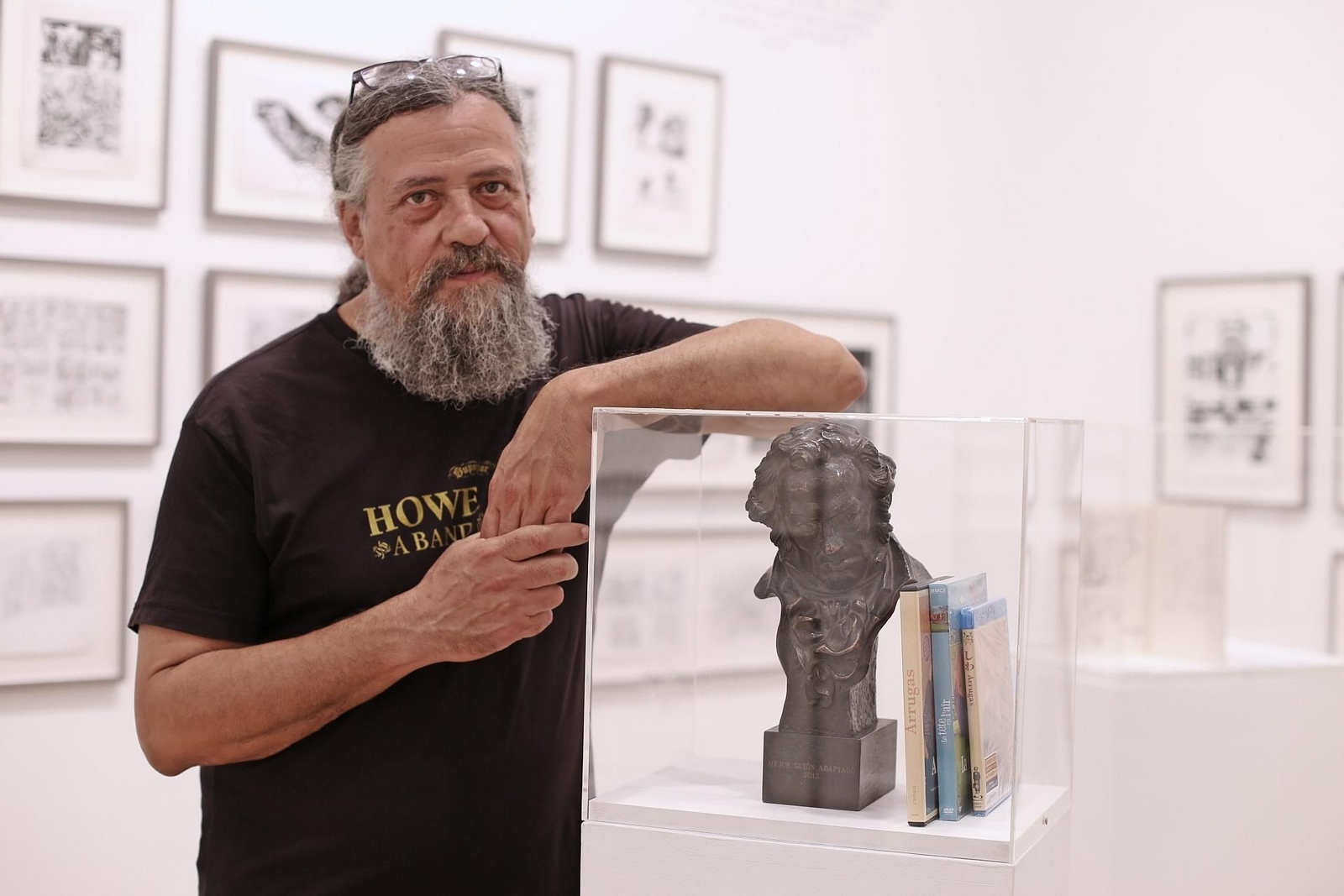 Max (Barcelona, 1956) en la exposición de la Casa de la Provincia de Sevilla en que participa.