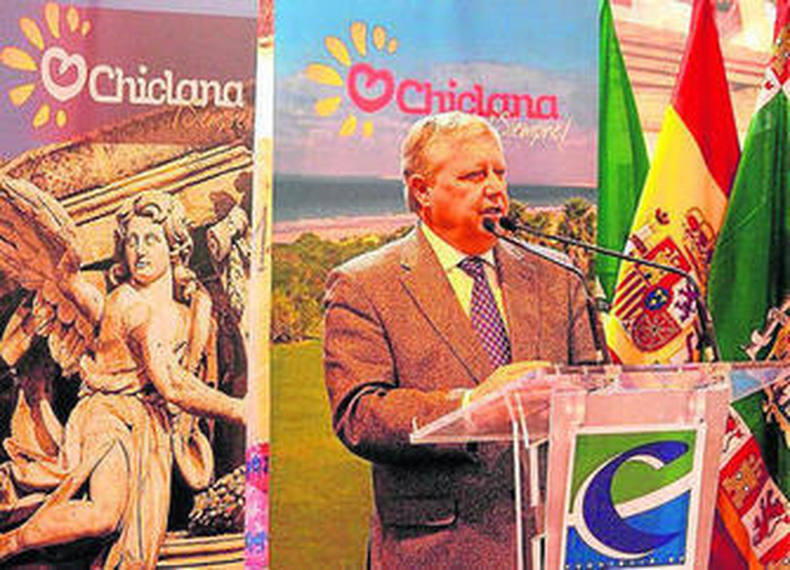 El alcalde, Ernesto Marín, explicó ayer el diseño para el poblado marinero.