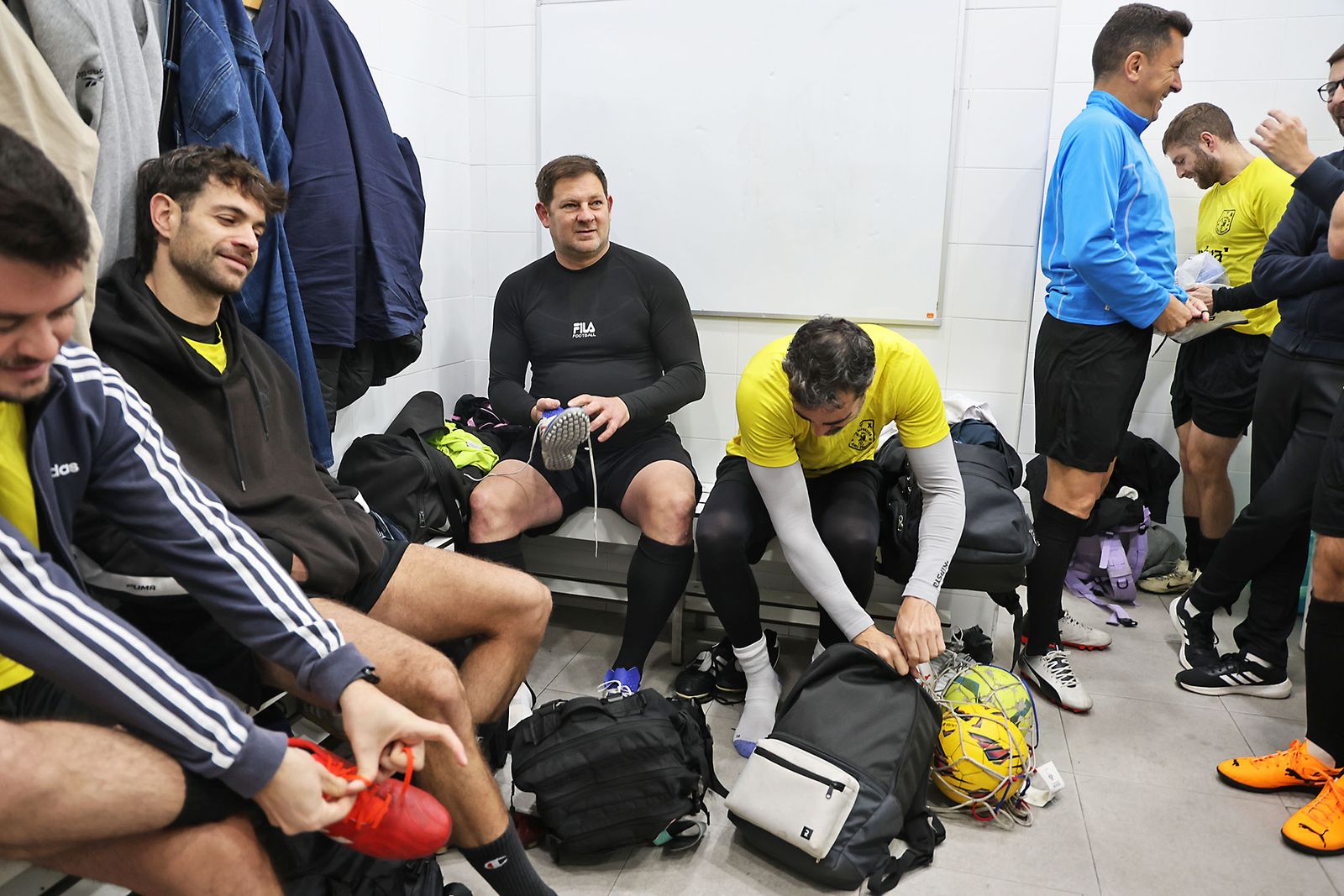 Periodistas y políticos disputan su tradicional partido navideño de fútbol