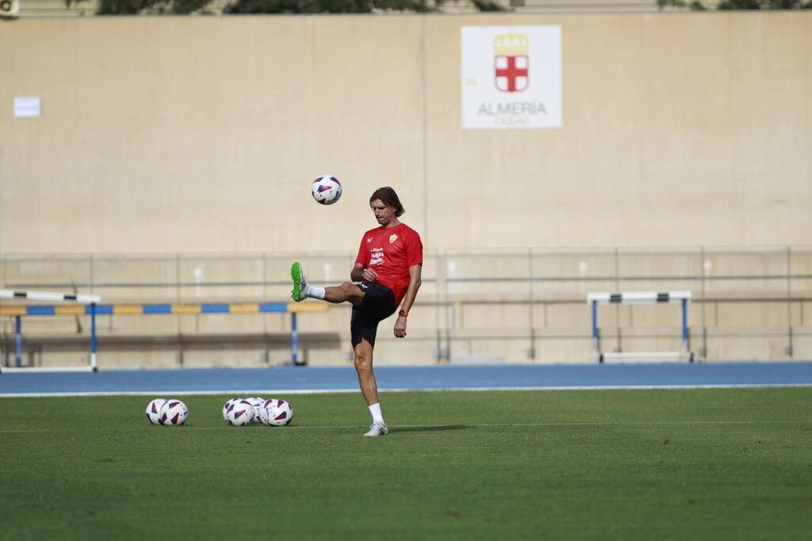 Dani Pendín es el segundo de Vicente Moreno, con quien coincidió en su etapa de futbolistas en el Xerez