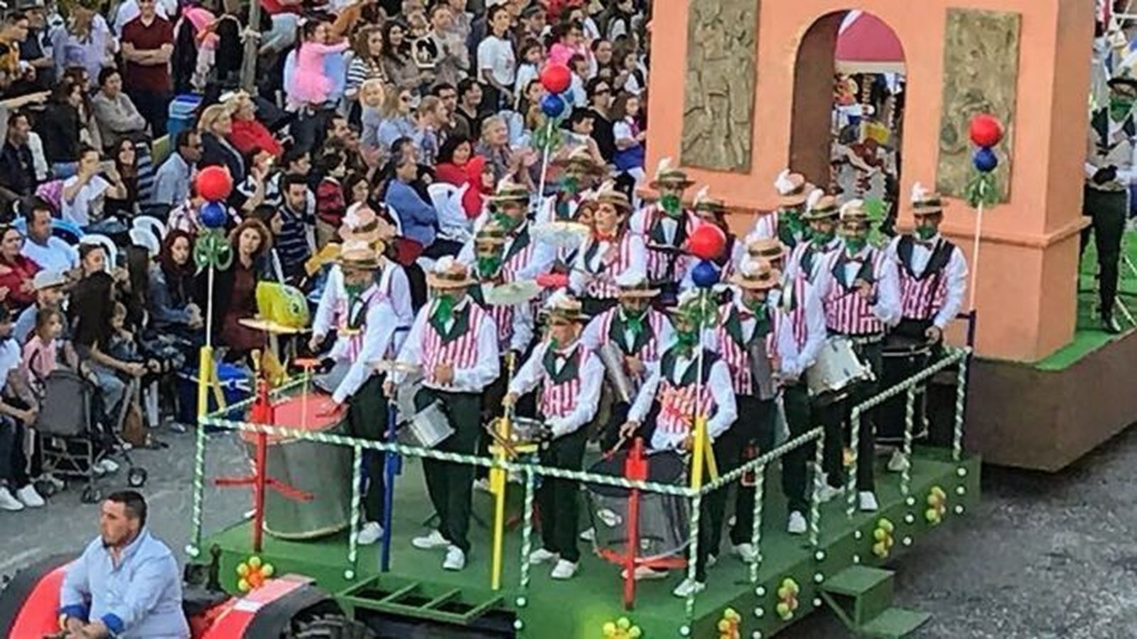 Una instantánea de la cabalgata del Carnaval de Chipiona de 2019.