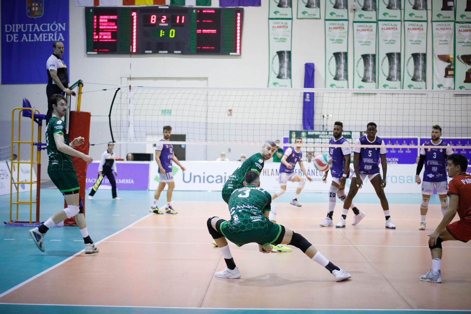 Imágenes del Unicaja Almería frente al conjunto valenciano de voleibol
