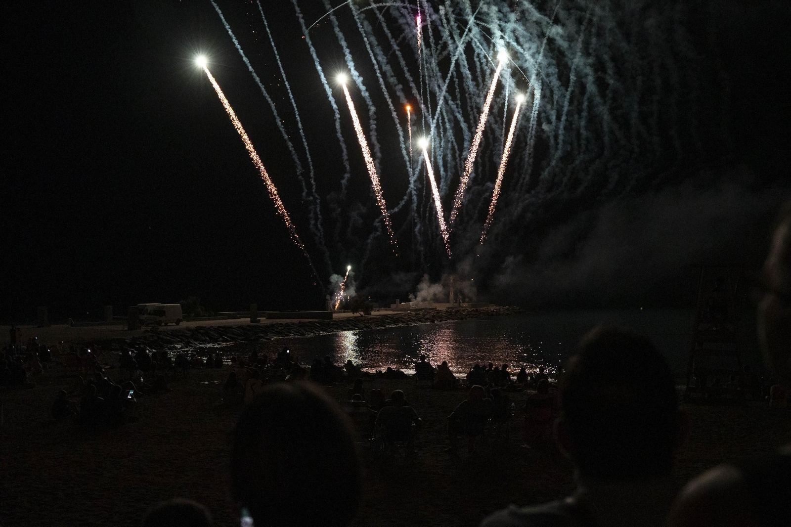 Las mejores imágenes del espectáculo piromusical que da cierre a la feria de Almería