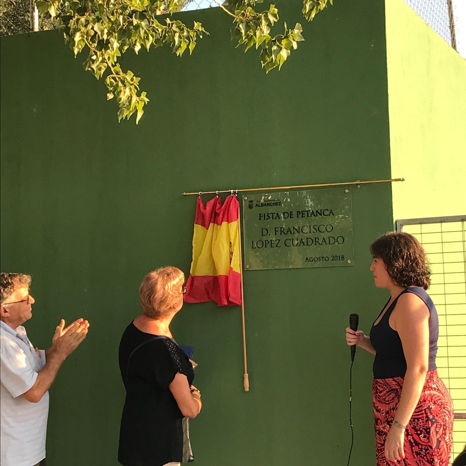 Albanchez rinde homenaje al presidente del centro de Hospitalet