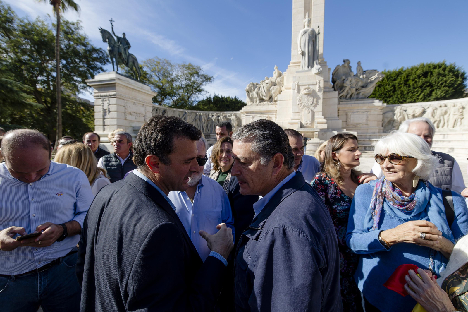 La concentración contra la amnistía en Cádiz en imágenes.
