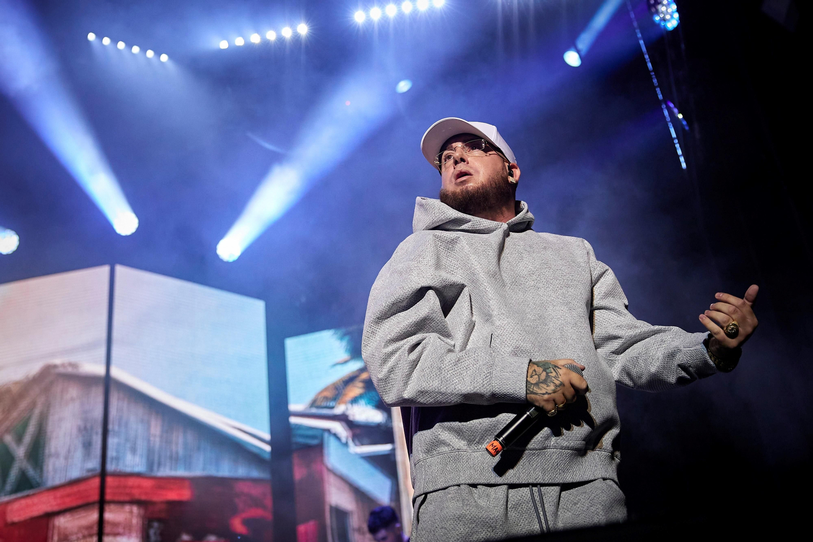 Maka triunfa en casa