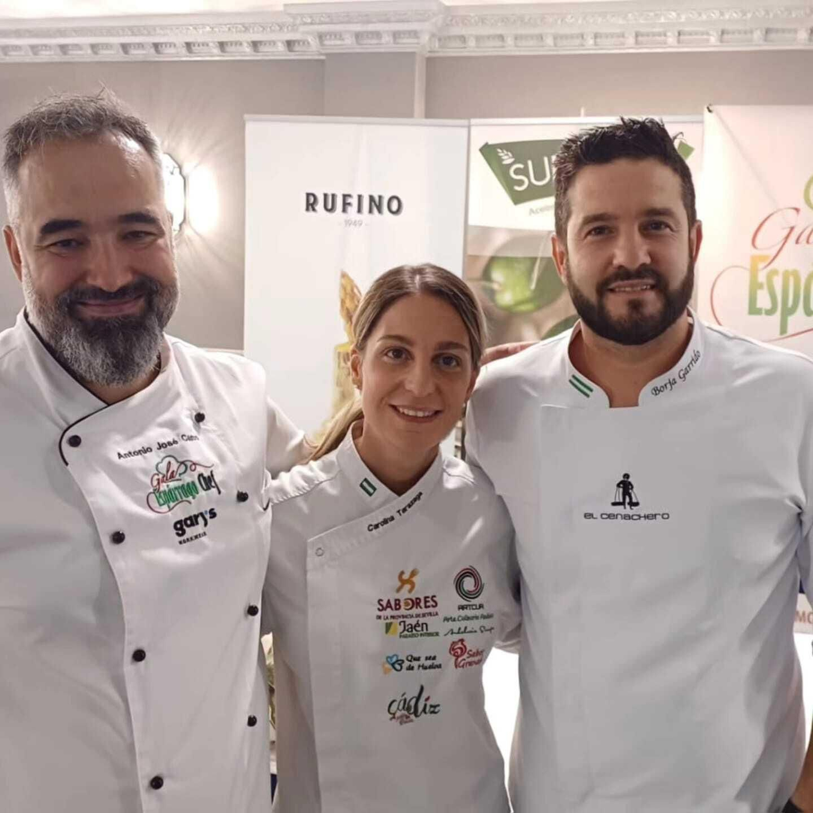 Borja Garrido, a la derecha, junto a los otros dos finalistas