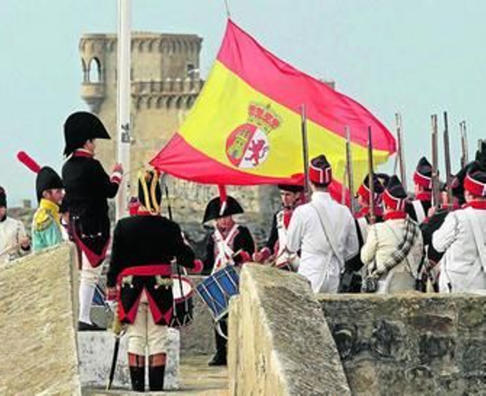 Uno de las tropas de recreadores, ayer en la Calzada de Tarifa.