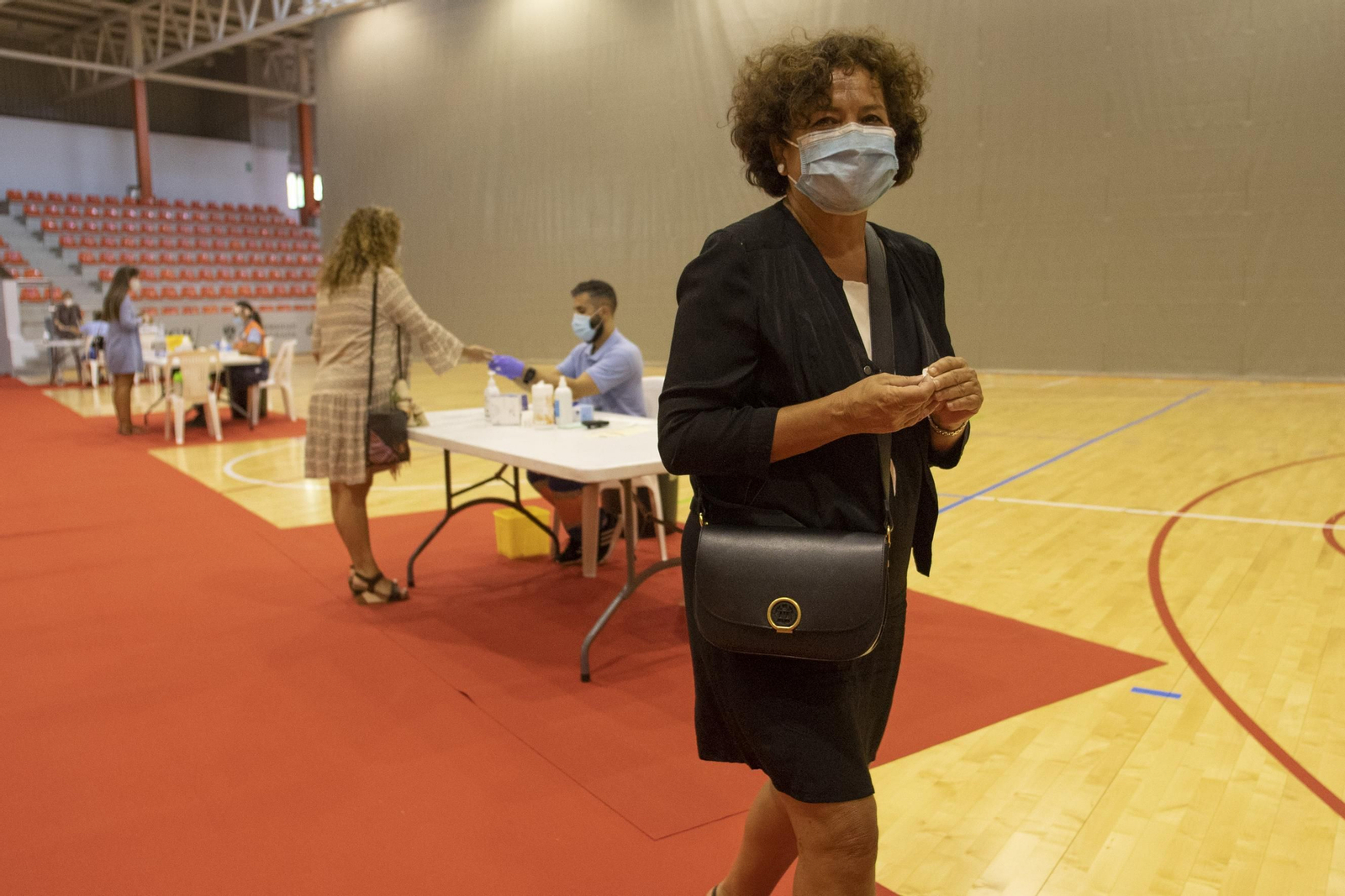 La rectora, Pilar Aranda, tras hacerse el test serológico.