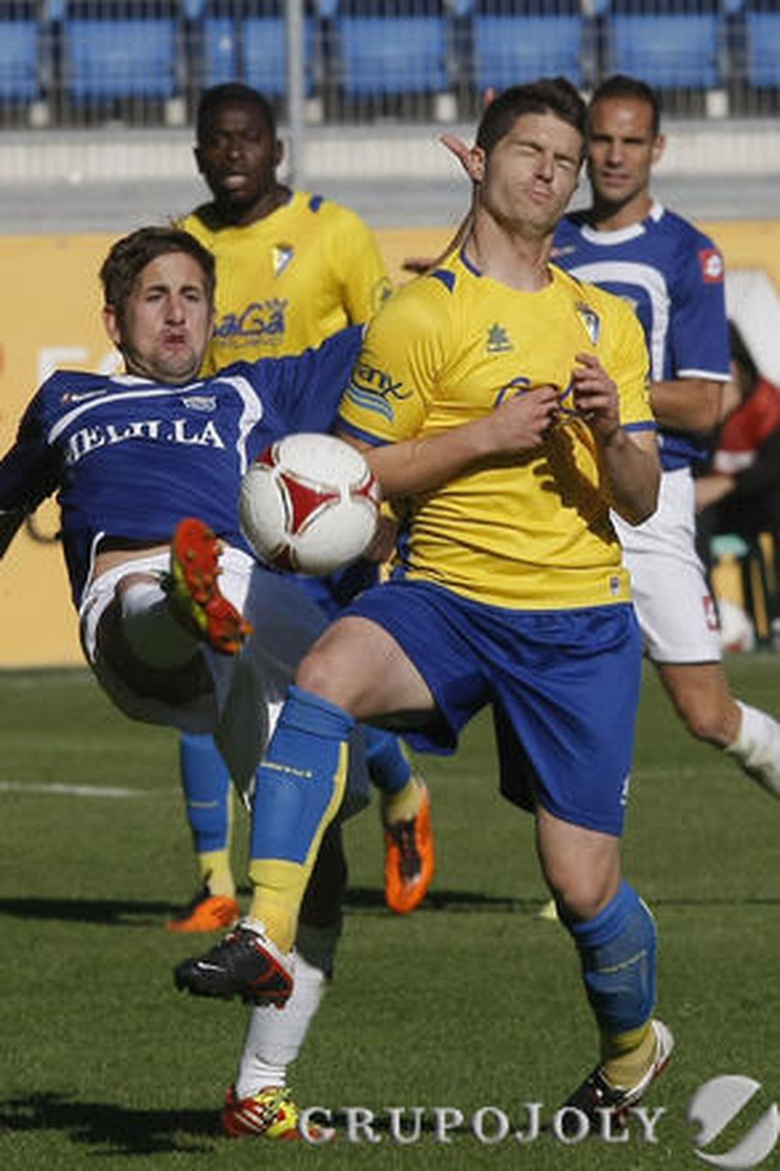 Indiano va al cruce. 

Foto: Julio Gonzalez