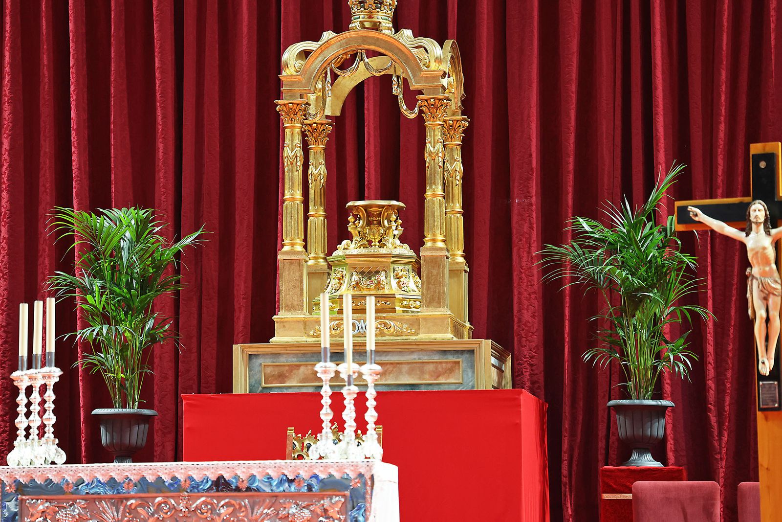 Últimos preparativos para la Misa funeral por las víctimas de Adamuz
