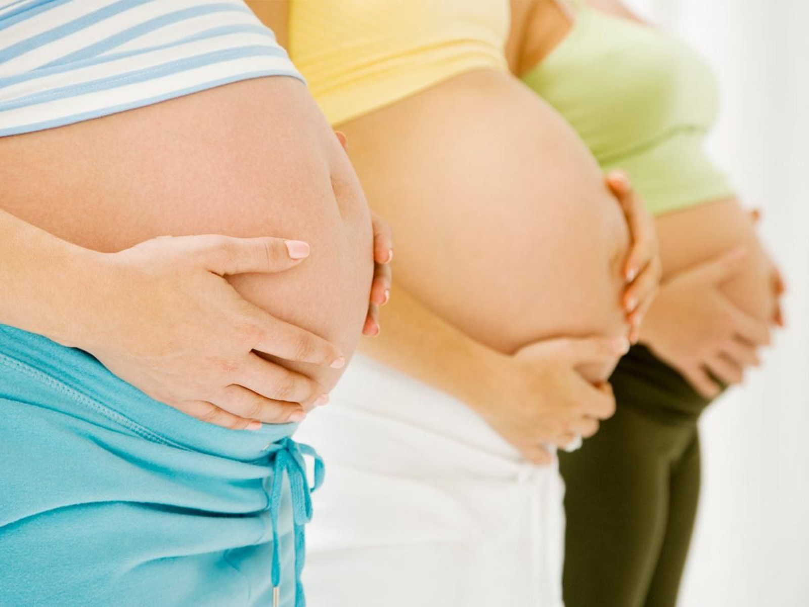 Aunque la fertilidad femenina no se vea afectada en exceso por el tabaquismo no se debe fumar durante el embarazo.