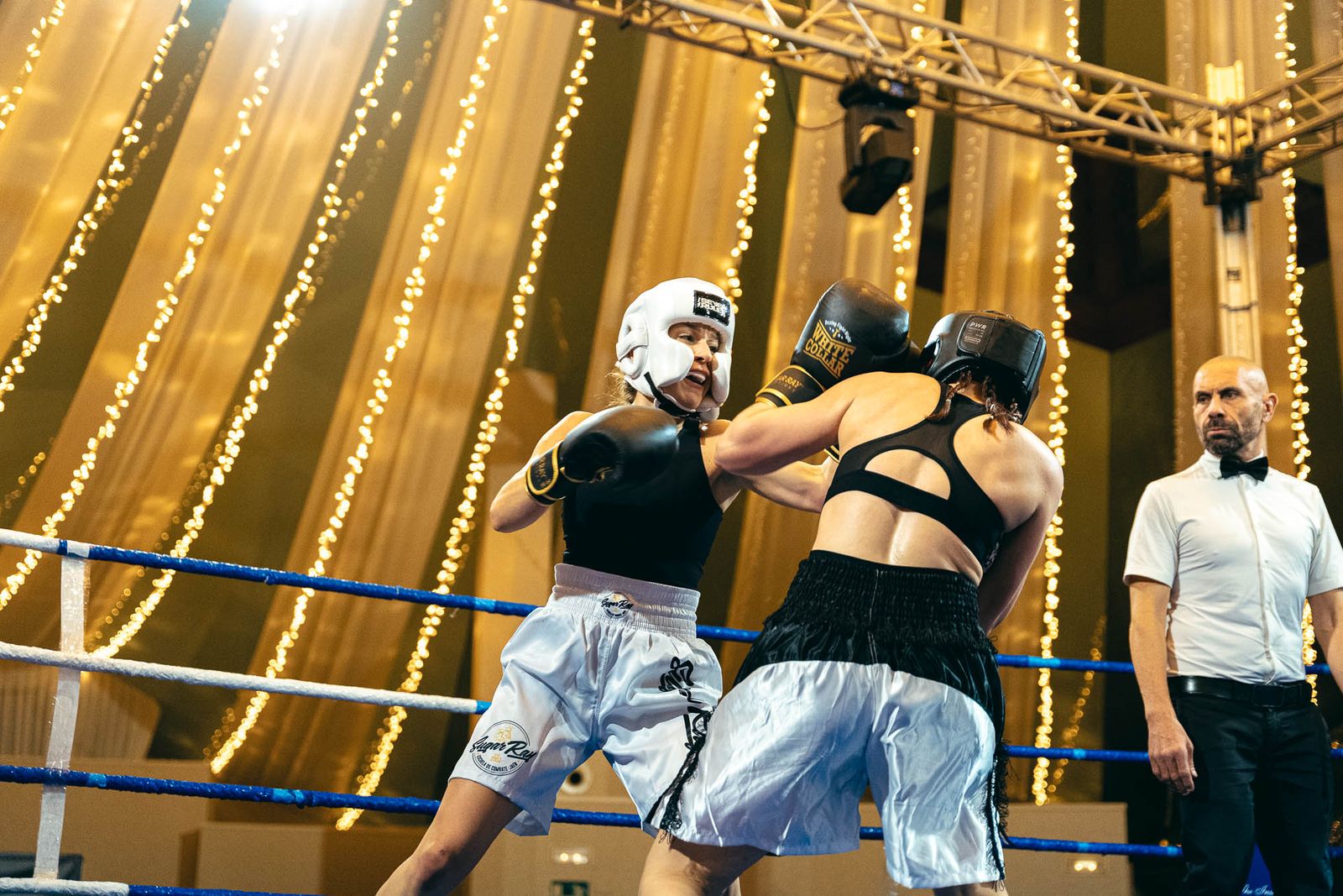En imágenes: golpes solidarios en una impresionante White Collar Boxing