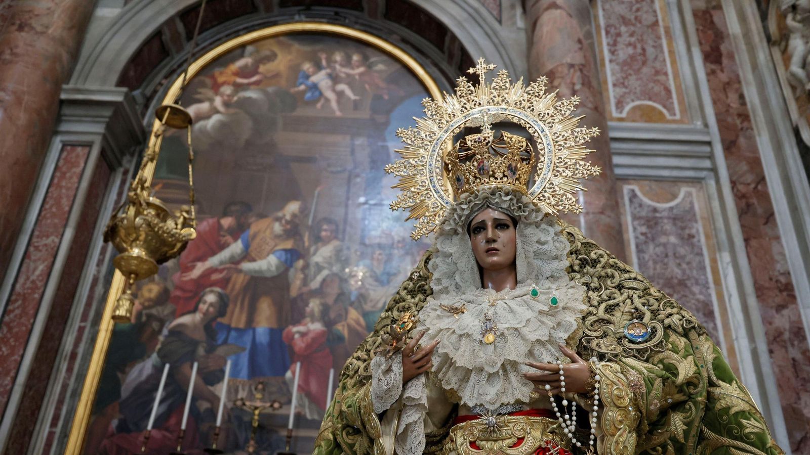 La Esperanza de Málaga ya está en el Vaticano, en imágenes