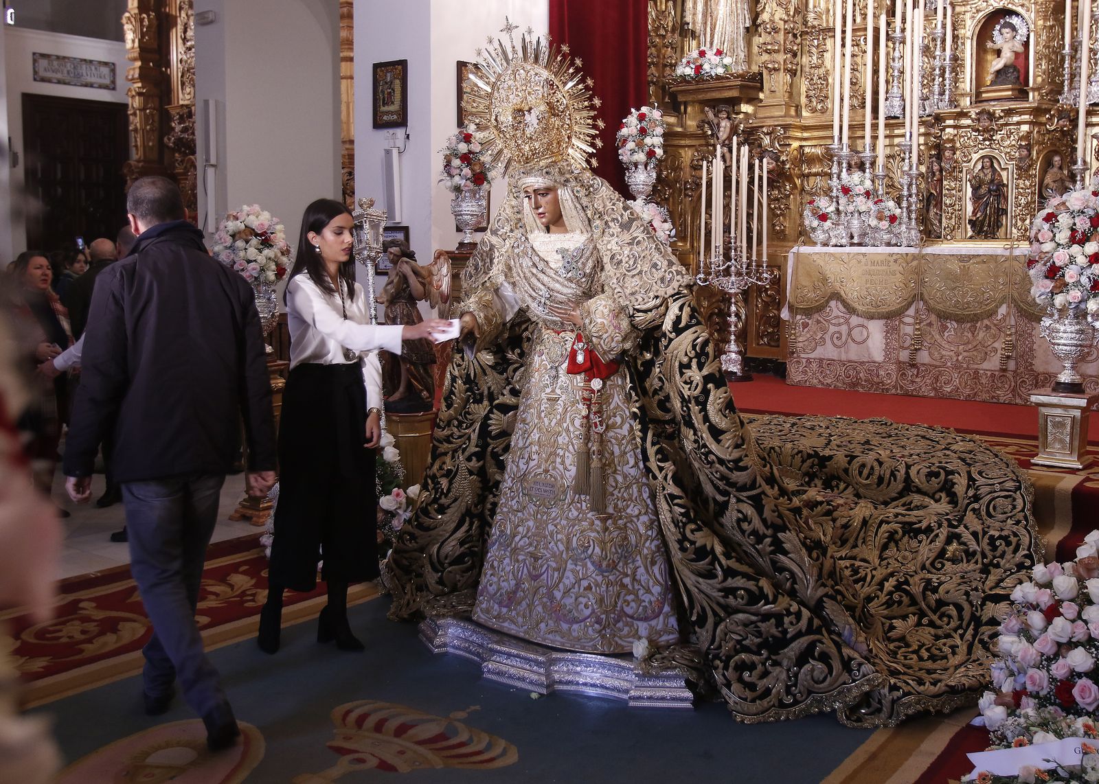 Besamanos de Esperanza de Triana y Macarena