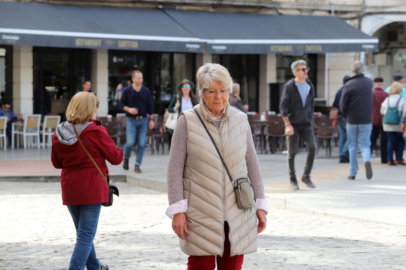 Imágenes del ambiente en la mañana de carnaval en Huelva