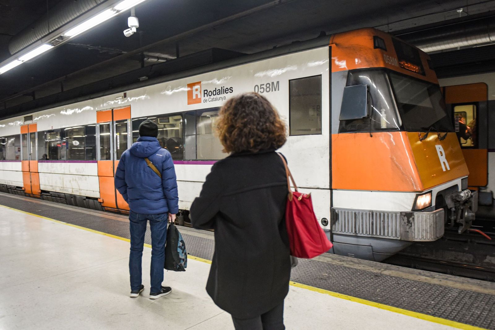 Un tren de Rodalies en una estación.