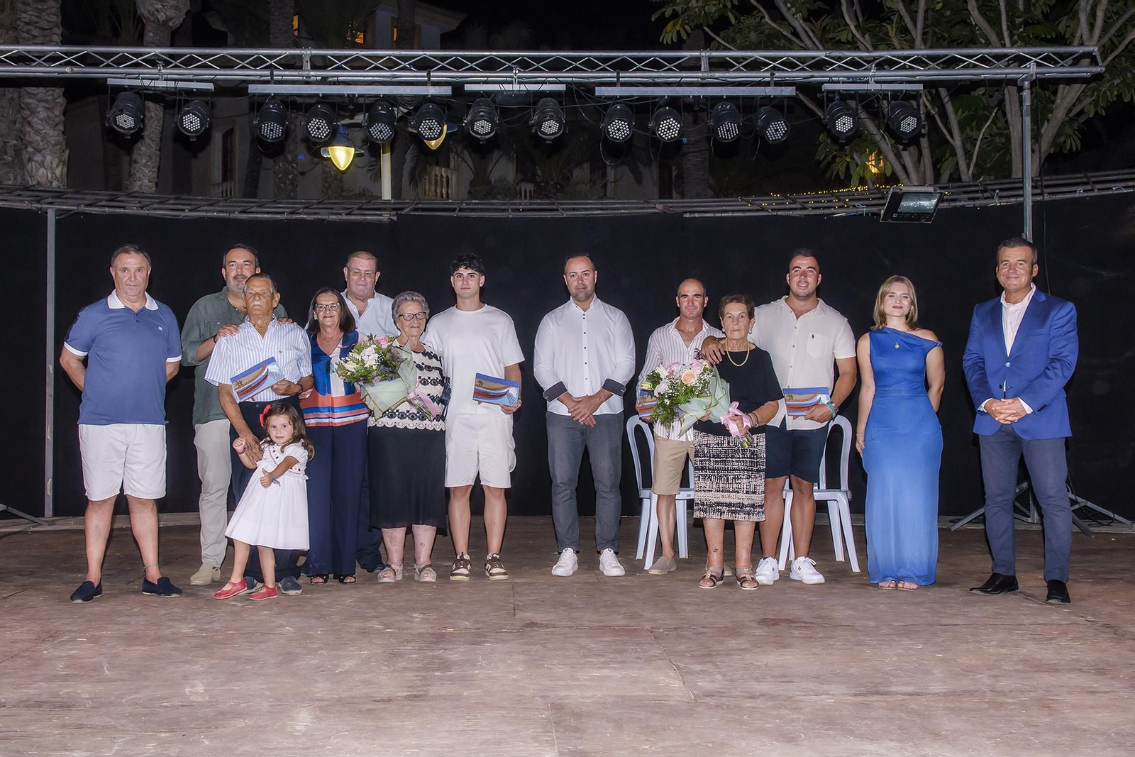 Foto de familia de los homenajeados en Carboneras.