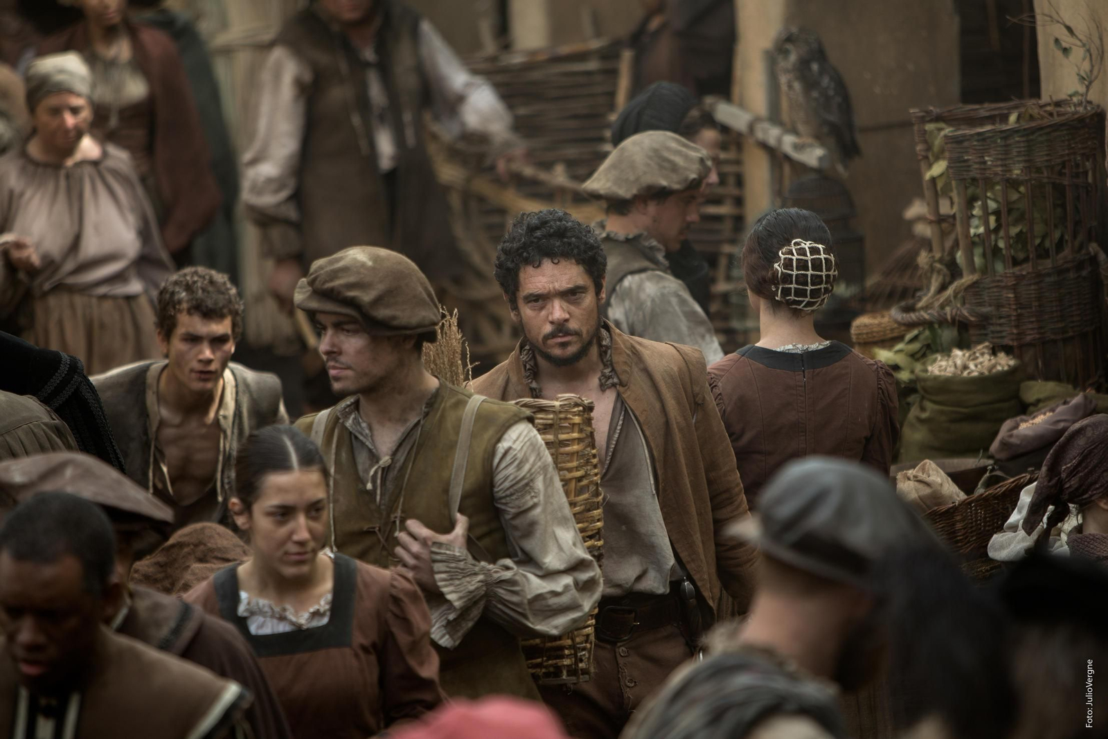 Fotograma de la serie de Movistar+ 'La Peste'.