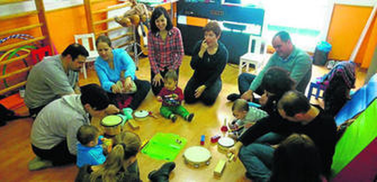 Imagen de uno de los talleres que desarrolla 'Aula Creativa de Música Tam Tam', que promueve Rosa María López Reche.