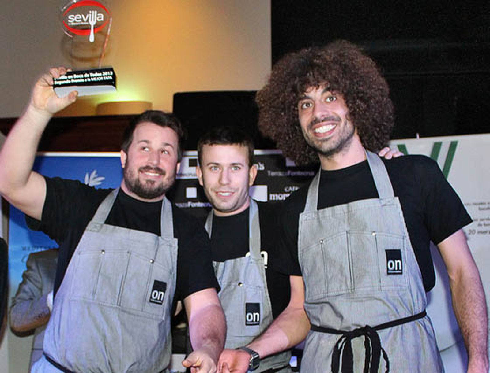 El equipo de Ovejas Negras Tapas, ganadores del segundo premio de tapas del concurso.

Foto: Victoria Ramírez