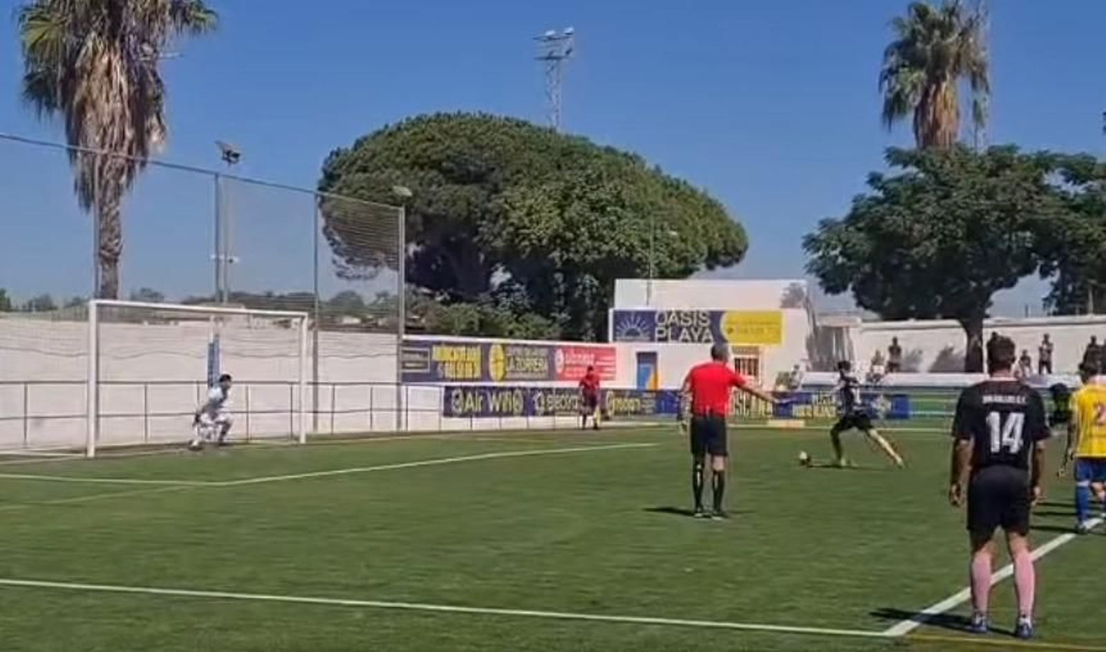 Imagen del lanzamiento de penalti que detuvo Navas.