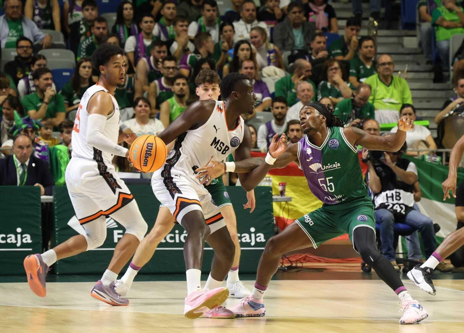 El Unicaja-Le Mans, en fotos
