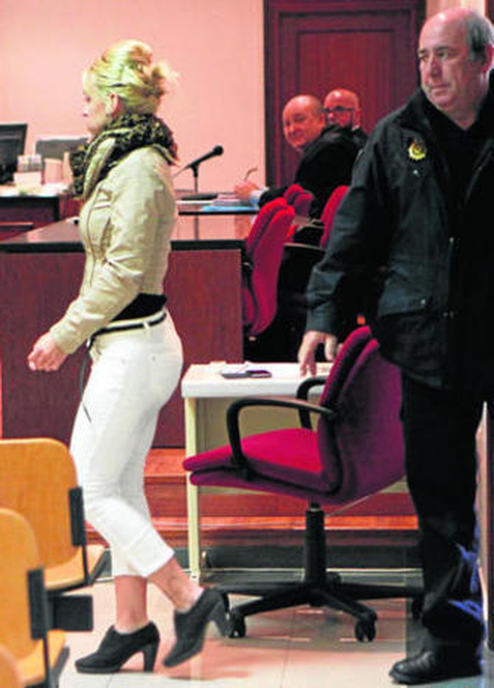 La acusada fue conducida a la Audiencia desde la prisión donde permanece desde mayo de 2013.