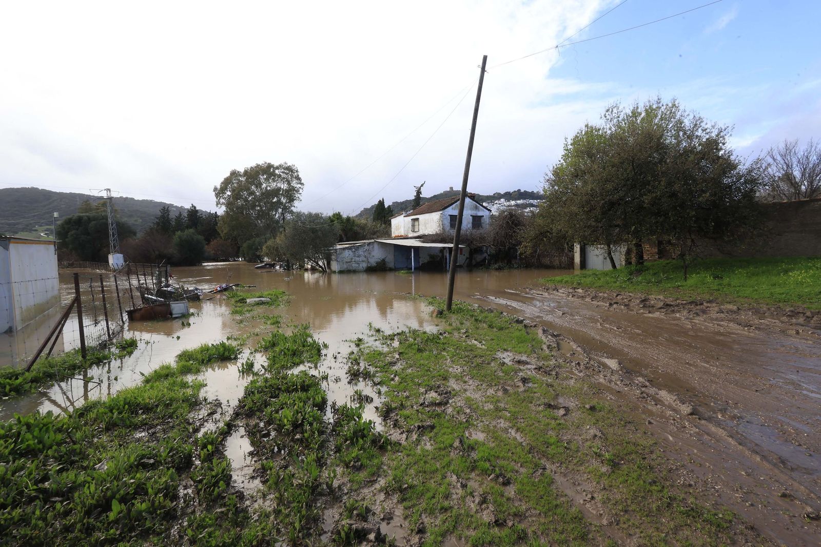 Jimena aguarda una madrugada en vilo ante la previsión de más lluvias por las borrascas Joseph y Kristin