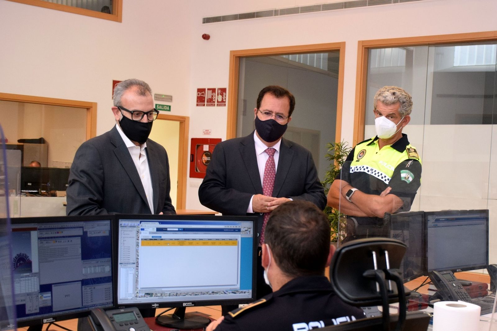 Juan Carlos Cabrera visita la sala de atención de llamadas del 092.