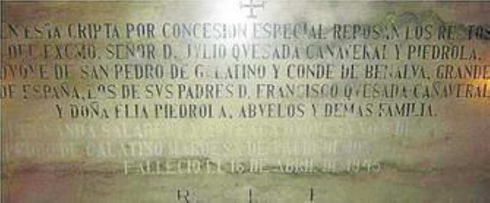 1. Navas-Parejo. Busto del duque de San Pedro de Galatino. 2. Tumba de los duques de San Pedro de Galatino en la Catedral. 3. Altar mayor de la Catedral de Granada. 4. Hotel del Duque.