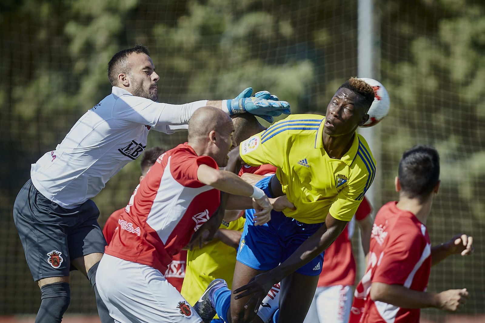 Momo Mbaye, en su anterior etapa en el Cádiz B.