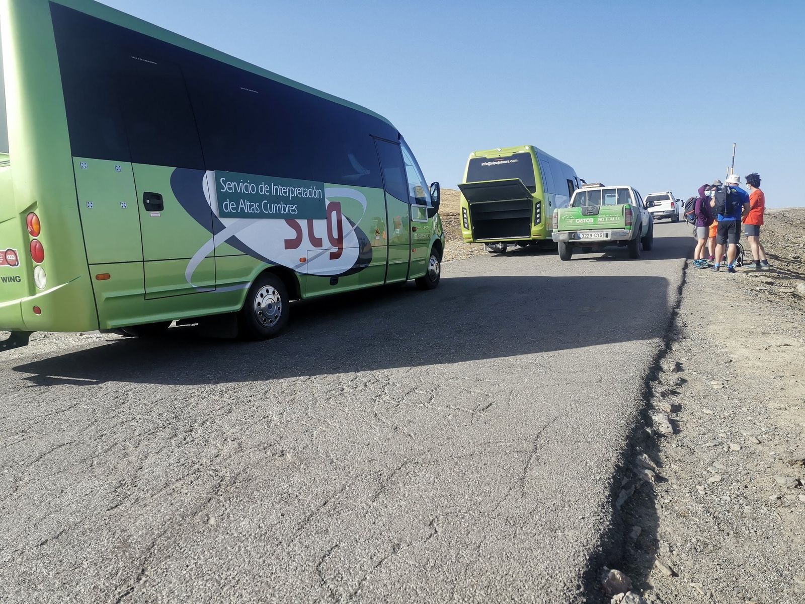 Aglomeración de vehículos en las altas cumbres de la Sierra