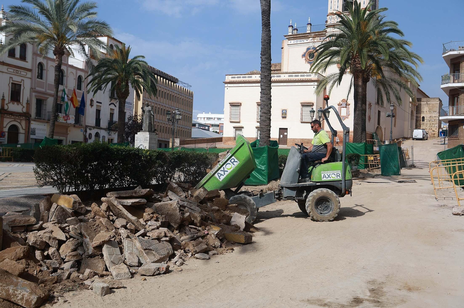 Imágenes de la visita a las obras de remodelación de la plaza de San Pedro