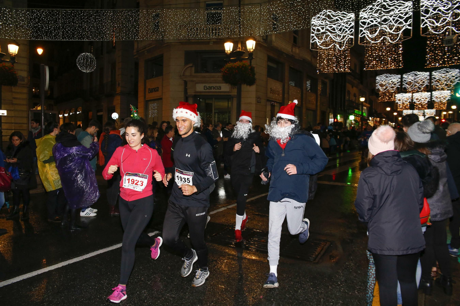 Las imágenes de los mejores disfraces en la Carrera de la Suerte de Granada