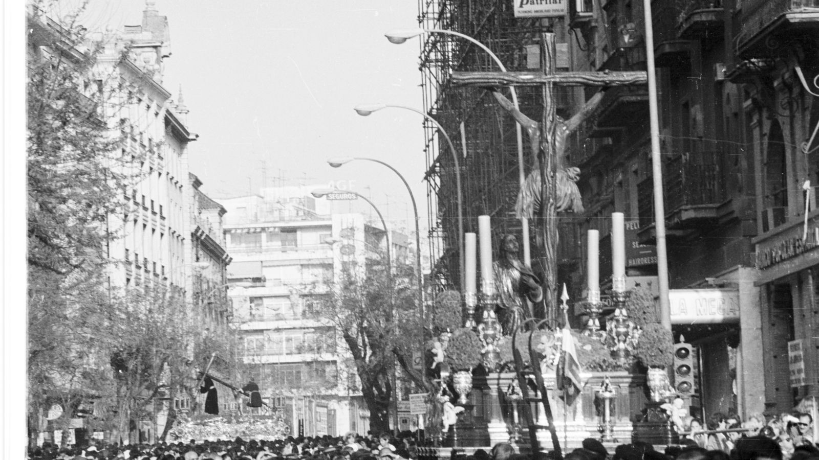 La Hiniesta y San Roque se cruzan en una misma imagen